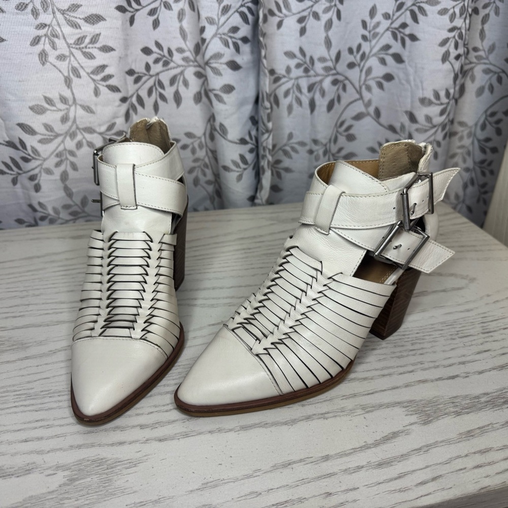 Gianni Bini White Heeled Boots with Buckle Detail